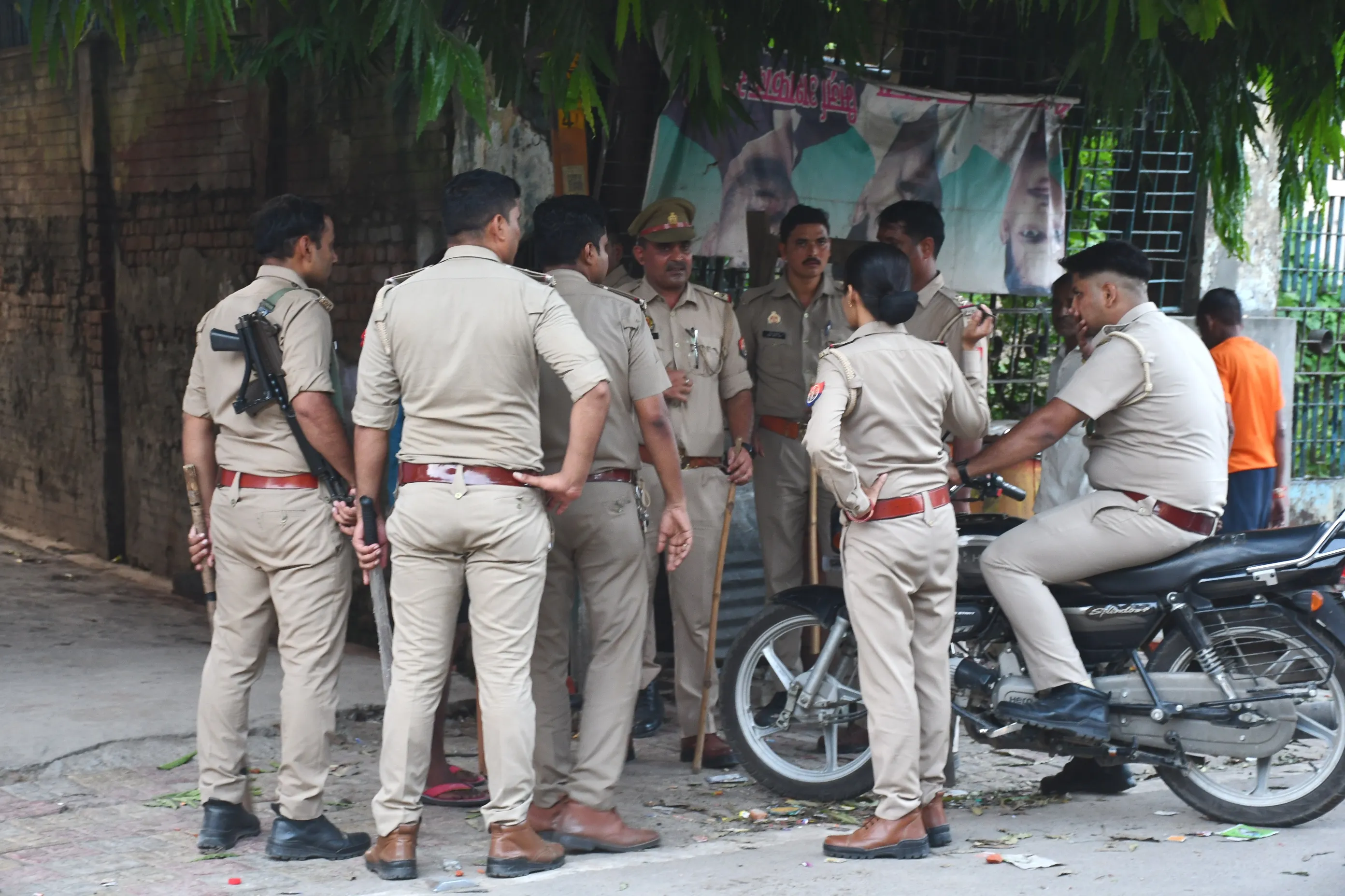 बरेली : जाम छलकाने पर टोका तो पूर्व पार्षद ने युवक को पीटा, वीडियो वायरल