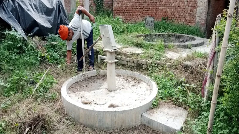 खबर का असर: गांव में शुरू हुई साफ-सफाई, लोगों ने कहा शुक्रिया...