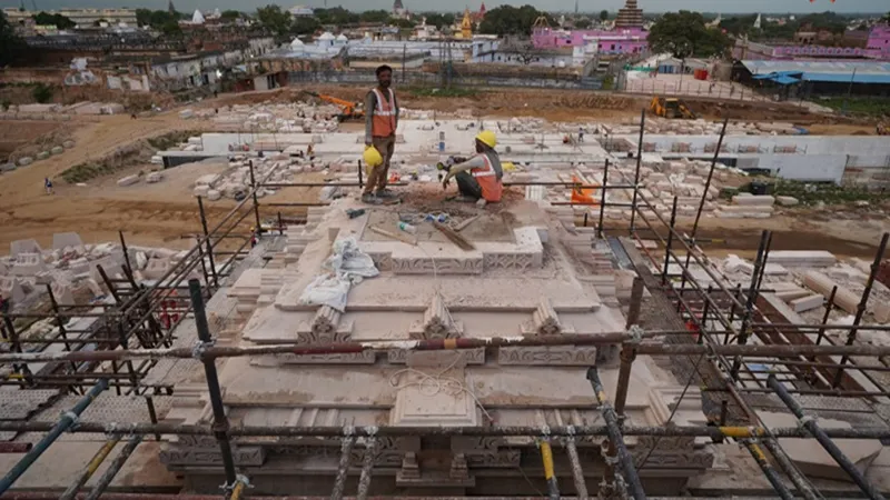 अयोध्या: फर्श से 30 फिट ऊंचाई पर आकार ले रहा मंदिर का पहल गुम्बद
