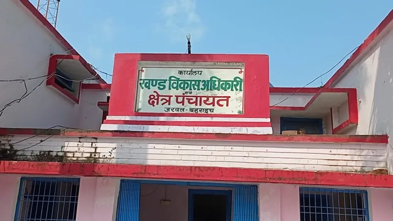 बहराइच: पांच सफाई कर्मचारियों को डीपीआरओ ने किया सस्पेंड, जानें पूरा मामला