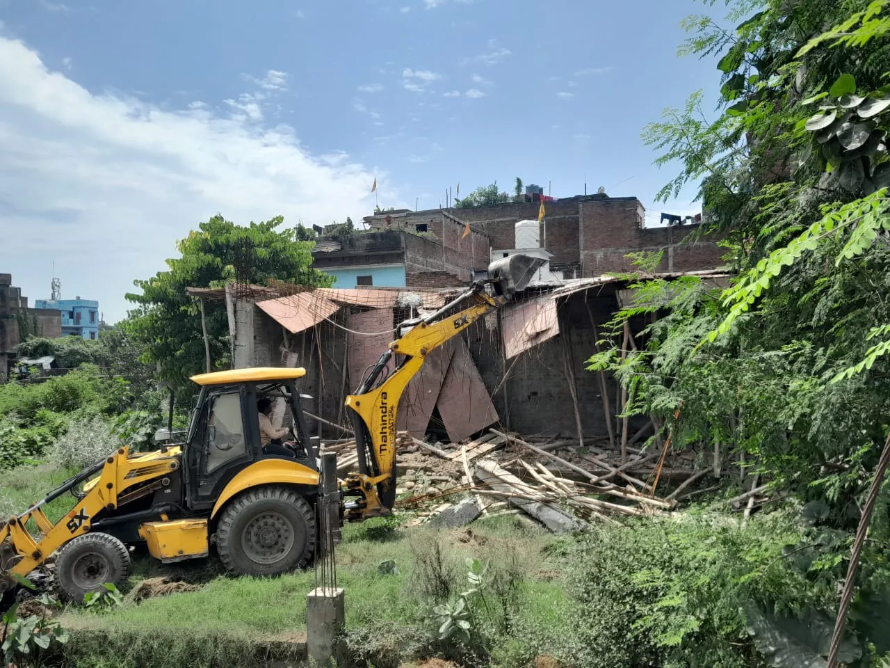 रुद्रपुर: नगर निगम ने अटरिया रोड पर किया अतिक्रमण ध्वस्त, हड़कंप