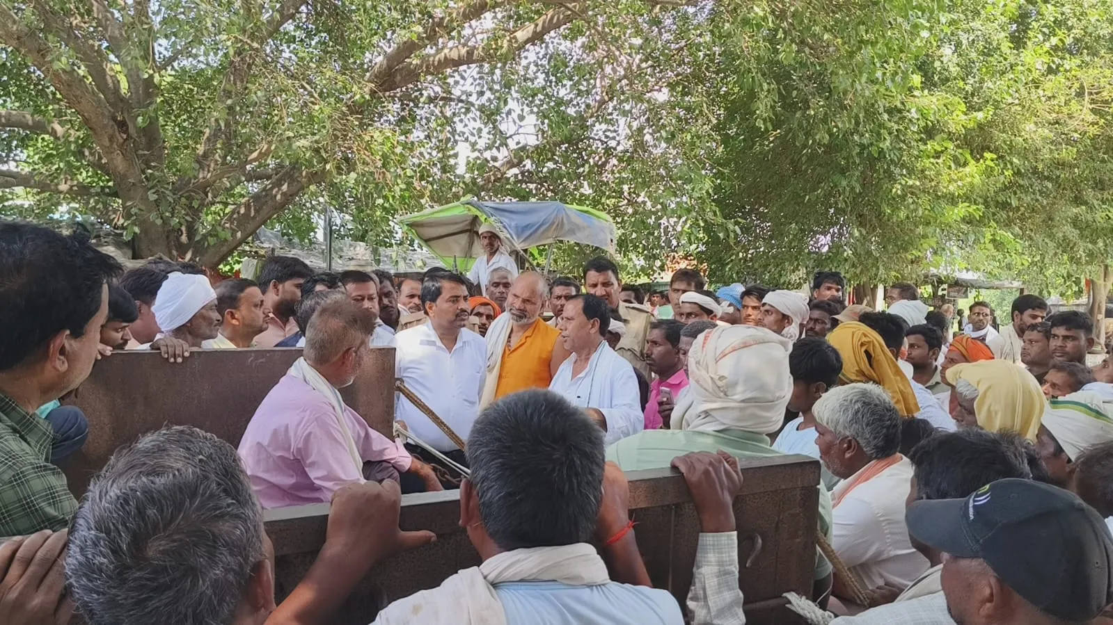शाहजहांपुर: ग्रामीण की संदिग्ध हालात में मौत, आक्रोशित लोगों ने लगाया जाम
