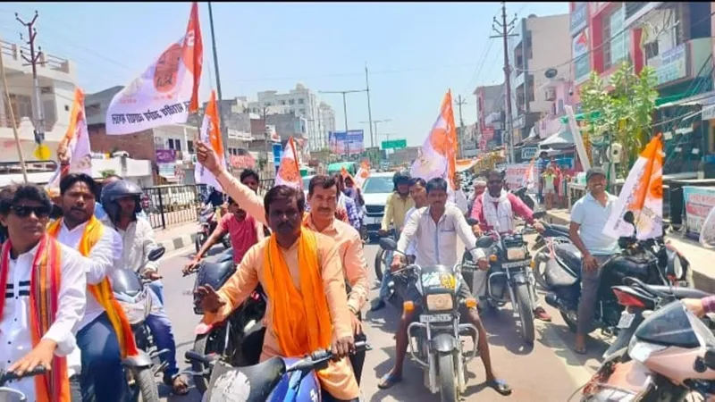 लखनऊ: 30वें स्थापना दिवस पर व्यापार मंडल ने निकाली बाइक रैली