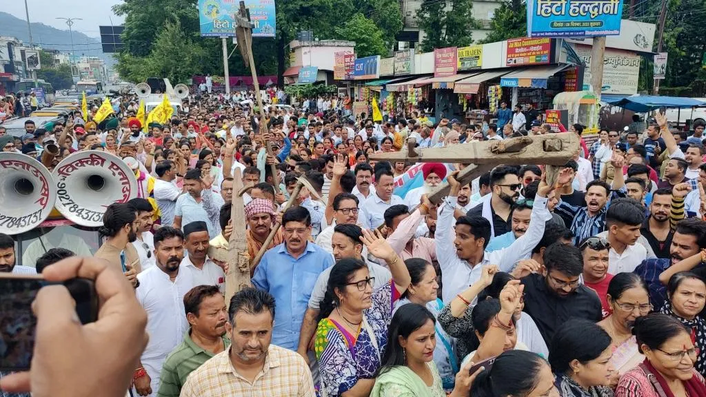 हल्द्वानी:  रेरा को लेकर एकजुट हुए किसान, कैमरे की नजर से देखिए आंदोलन का नजारा...