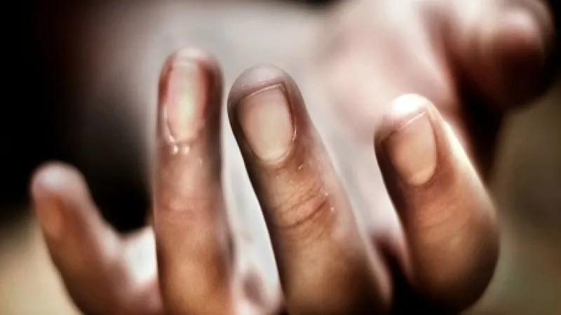 हरदोई में बारिश से गिरी दीवार, दो लोगों की मौत - छज्जा गिरने से कई घायल 