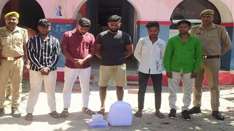अयोध्या : चोरी का कैमरा और कागजात के साथ पांच गिरफ्तार 