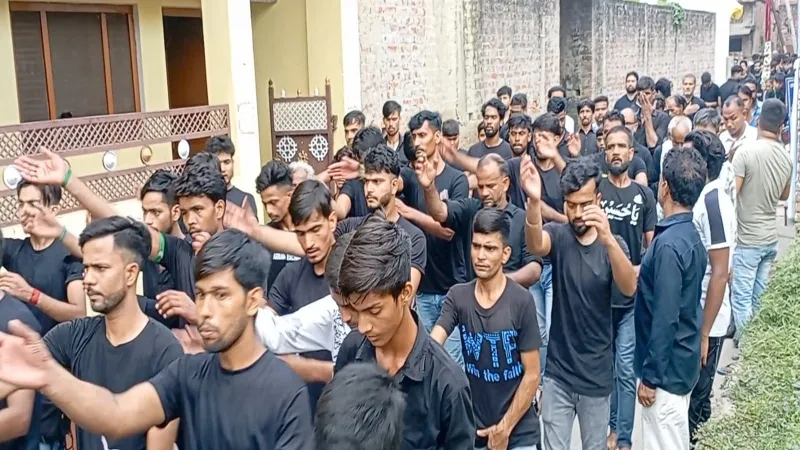 अयोध्या : कड़ी सुरक्षा में निकला भदरसा का कदीमी चेहल्लुम जुलूस