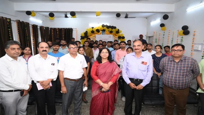 विद्यार्थियों को हुनरमंद भी होना होगा : कुलपति 