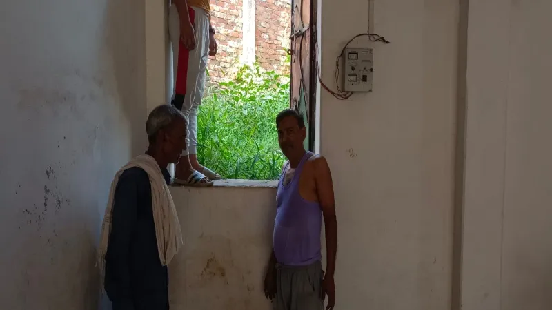 हरदोई : एक ही रात में तीन जगह चोरी की वारदात, सीसीटीवी में कैद हुई घटना  