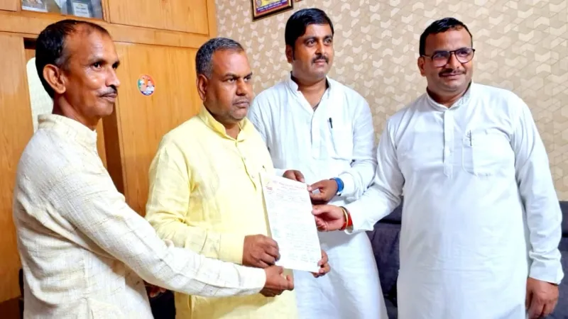 बहराइच : पुरानी पेंशन बहाली के लिए केंद्रीय राज्य मंत्री के सामने विधायक ने रखी बात