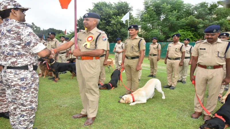 प्रयागराज : अब विस्फोटकों का पता लगाएंगे आरपीएफ के स्निफर डॉग