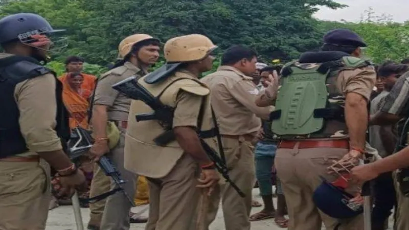 Kaushambi Triple Murder : पुलिस की निगरानी में हुआ शवों का अंतिम संस्कार 