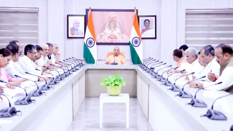 UP में सड़क की होगी पांच साल की गारंटी, CM Yogi के सख्त निर्देश, कहा- माफियाओं को ठेके से रखें दूर