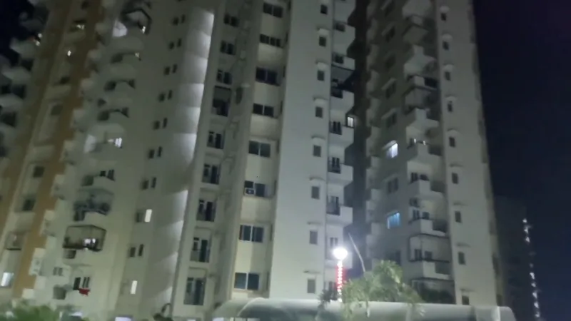 लखनऊ के आलीशान अपार्टमेंट में Sex Racket का भंडाफोड़, फ्लैट में मिलीं Thailand की लड़कियां - Video