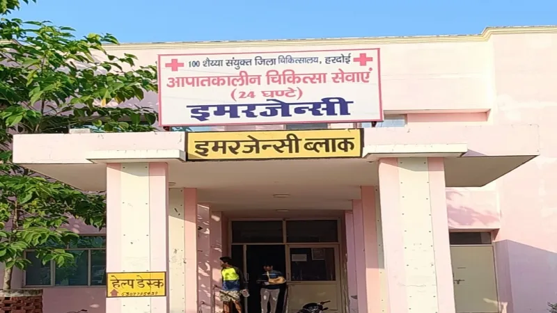 लाचारी : हरदोई में बेटी को भर्ती कराने के लिए सारे दिन भटकते रहे मां-बाप