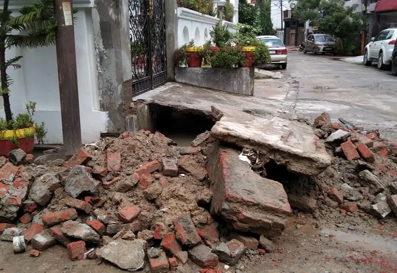 मुरादाबाद : पाइप लाइन में रेत आने से 5,000 घरों में पानी की आपूर्ति ठप