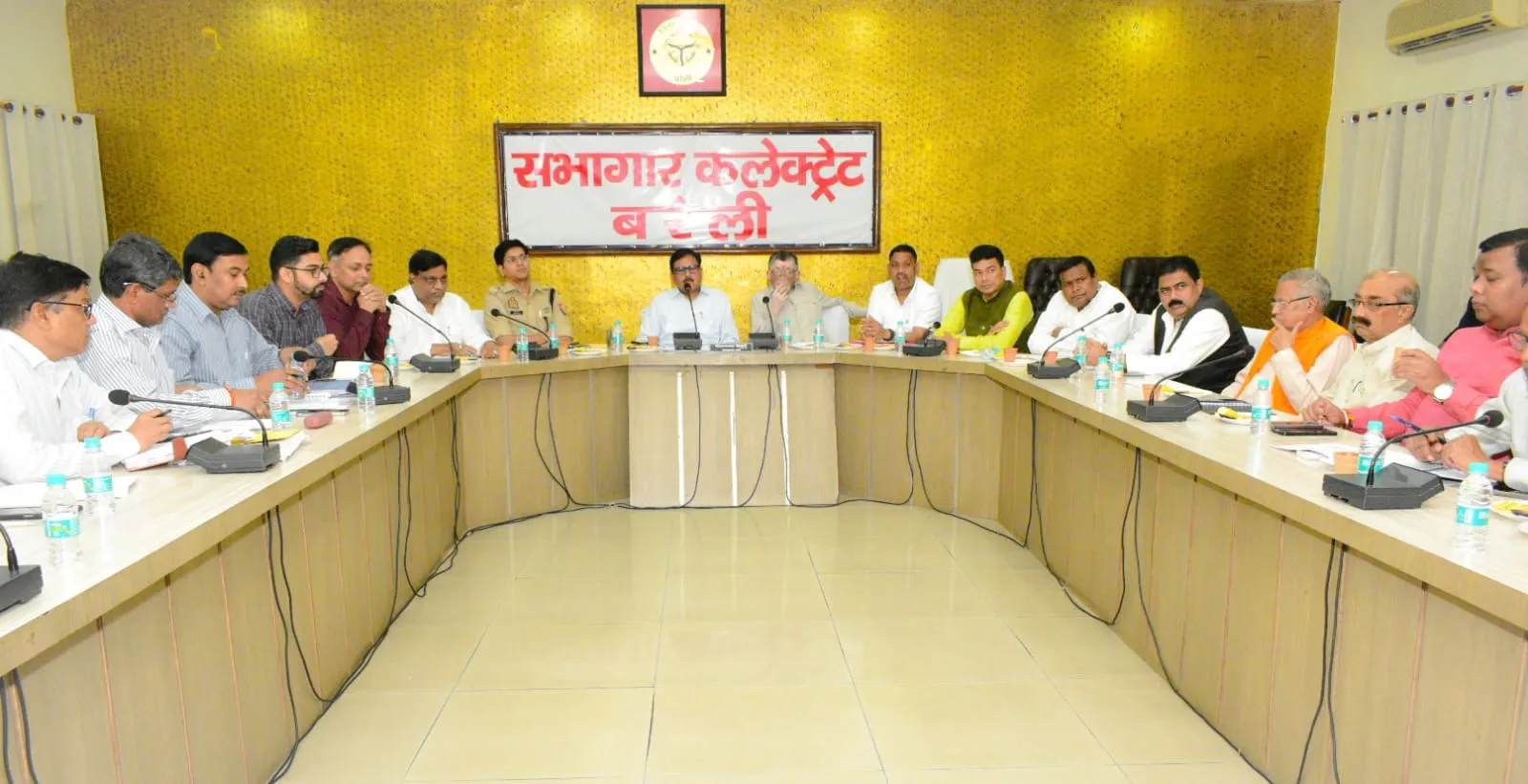 बरेली: पाइप लाइन बिछाने के लिए जेसीबी से सड़क नहीं खोदेंगे ठेकेदार