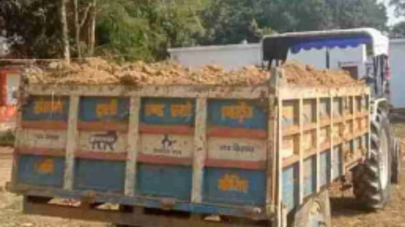 भदोही : खनन अधिकारी ने मिट्टी लदे तीन ट्रैक्टर के साथ जेसीबी कराया सीज 