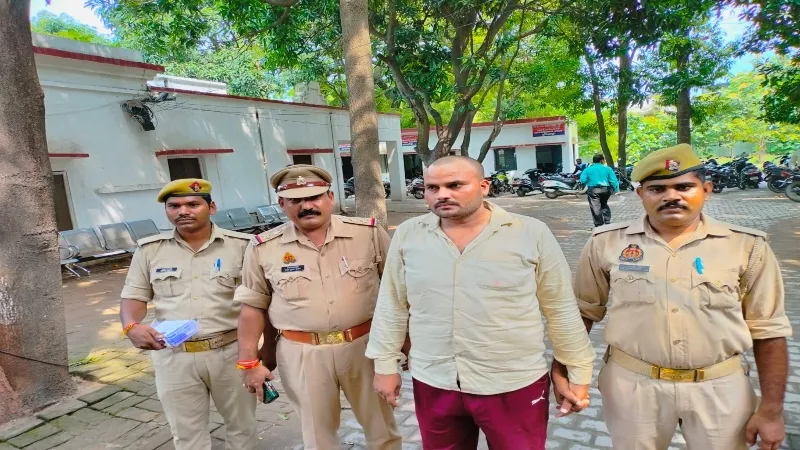 हरदोई : सोशल मीडिया अकाउंट से ब्लैकमेल करने वाला युवक गिरफ्तार, महिला की शिकायत पर हुई कार्रवाई 