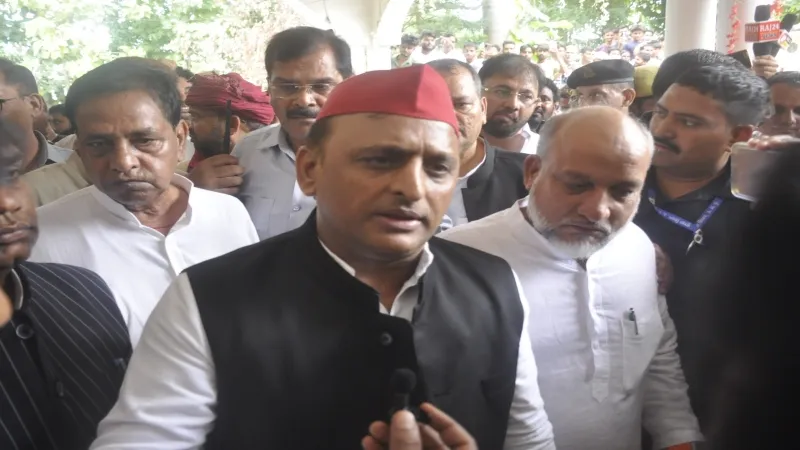 बीजेपी के लोग फंसते हैं तो बुलडोजर की चाबी खो जाती है : अखिलेश यादव 