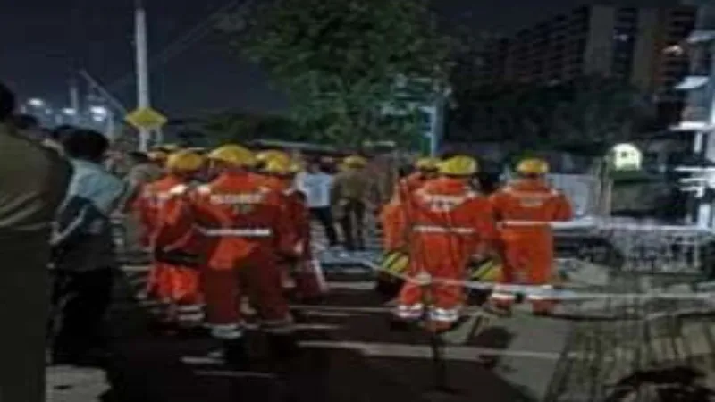 लखनऊ में बड़ा हादसा, निर्माणाधीन मल्टीलेवल पार्किंग में जमीन धंसी - एक बच्ची समेत 2 की मौत 