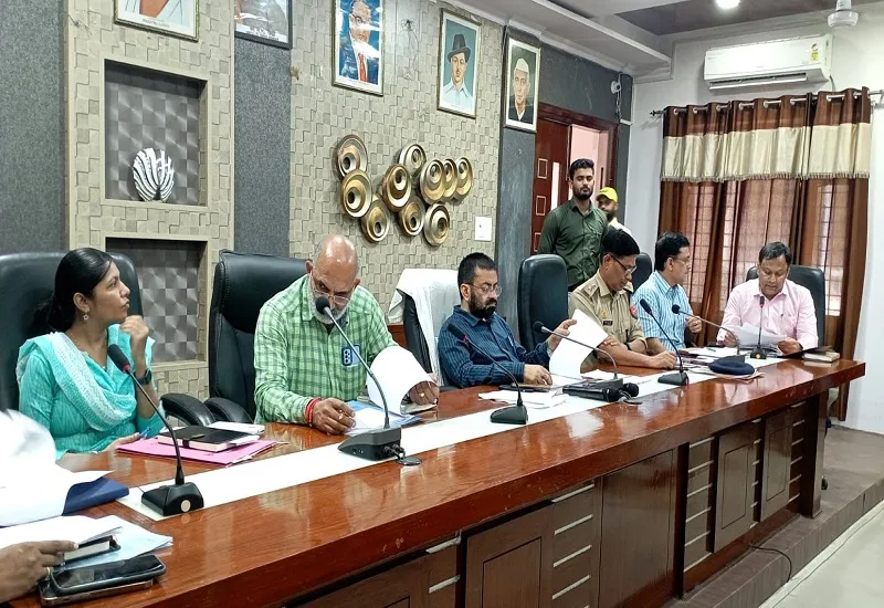 मुरादाबाद : दुर्घटना वाले स्थान पर 5 मिनट में पहुंचे एबुलेंस, जिलाधिकारी ने अधिकारियों को दिए निर्देश 