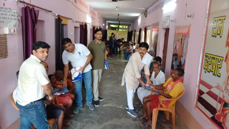 बहराइच : वृद्ध आश्रम में युवा मंच ने वितरित किये अंगवस्त्र
