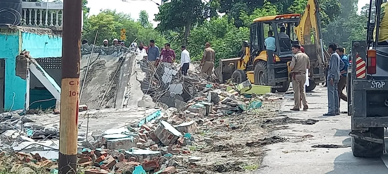 किच्छा: चिन्हित किए गए अतिक्रमण पर चला चाबुक 