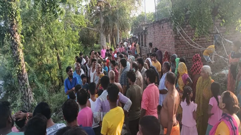 गोताखोर पीछे हटे, गांव वालों ने ढूंढ निकाला शव - गुरुवार को भैंसटा नदी में डूबा था युवक 