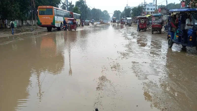 अयोध्या में बारिश से रपटीला हुआ आठ किलोमीटर रामपथ