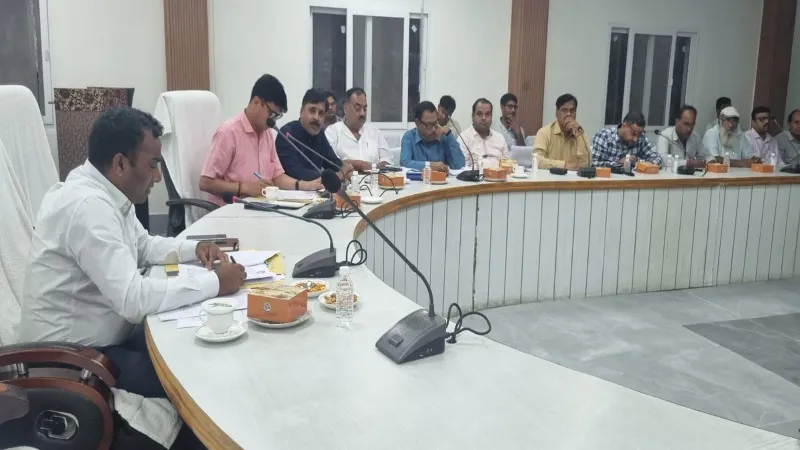 उद्यमियों की समस्याओं का त्वरित समाधान करें अफसर : DM 