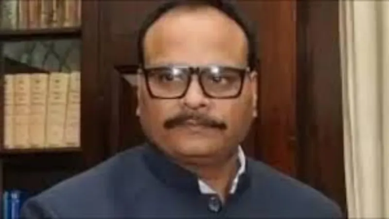 लखनऊ : डेंगू के बढ़ते मामले पर बोले Brajesh Pathak - घबराएं नहीं, अलर्ट पर सभी अस्पताल, दवा भी उपलब्ध