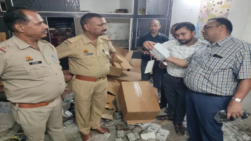 गोरखधंधा : अयोध्या में विजिलेंस टीम की Raid, मकान में चलता मिला मिनी पावर हाउस 