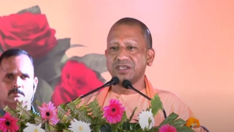 जन्माष्टमी उत्सव में लखनऊ पुलिस लाइन पहुंचे CM योगी, बोले - शाश्वत है सनातन धर्म  