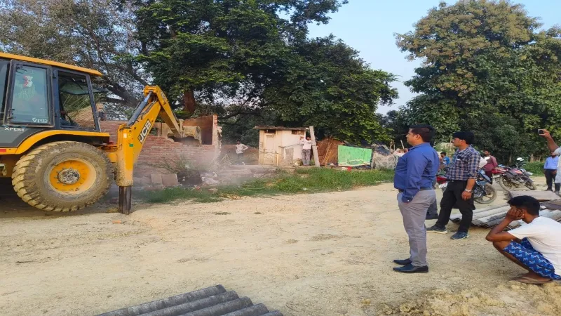 एंटी भू-माफिया अभियान : अतिक्रमण पर चला प्रशासन का बुलडोजर, मुक्त कराई 9.71 करोड़ से अधिक की भूमि 