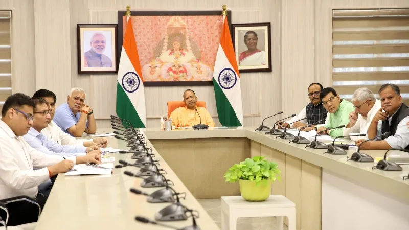 लखनऊ : लंपी वायरस से बचाव के लिए CM योगी ने की समीक्षा, पशु मेलों का आयोजन रहेगा स्थगित 