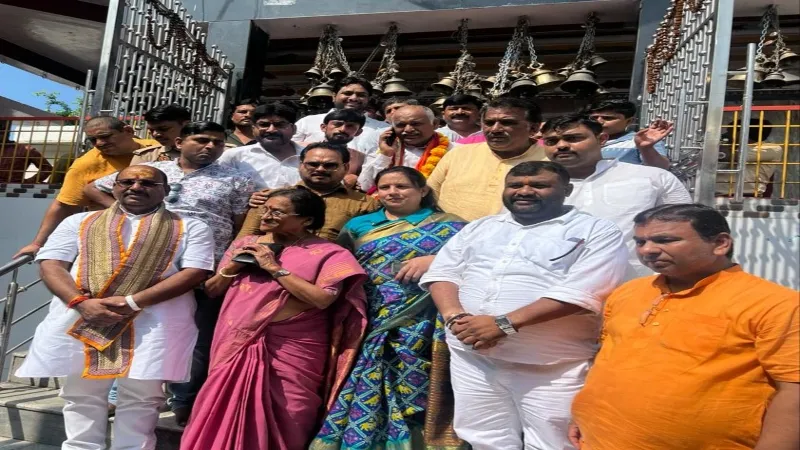प्रयागराज में रुद्राभिषेक कर सांसद व जिलाध्यक्ष ने पीएम का जन्मदिन मनाया