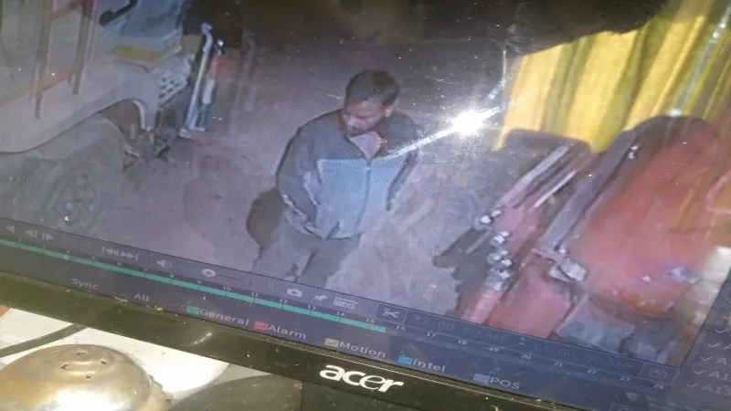 हरदोई : पेट्रोल पंप पर खड़े 2 डीसीएम से 300 लीटर डीजल चोरी, सीसीटीवी में कैद हुई घटना