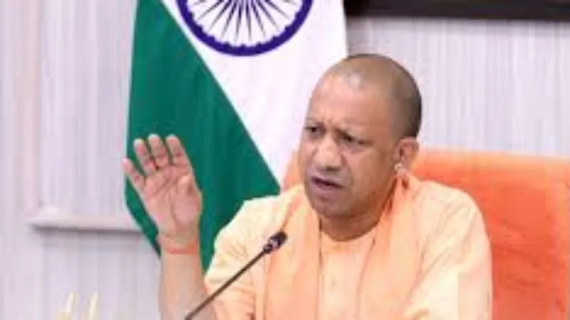 लखनऊ : सीएम योगी कर रहे कानून-व्यवस्था को लेकर मैराथन बैठक, VC के जरिये जुड़े पुलिस अधिकारी  