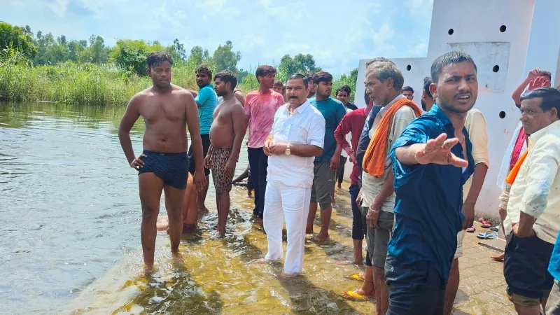 उन्नाव में गणेश विसजर्न के दौरान सई नदी में डूबने से शिक्षक व छात्र की मौत 