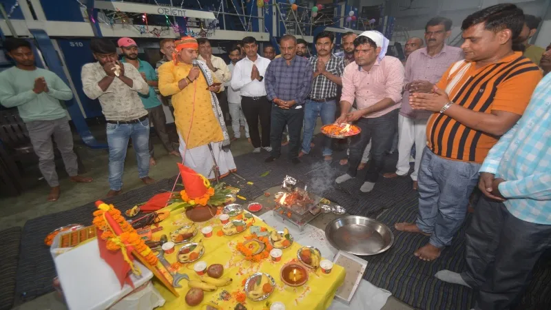 Vishwakarma jayanti : अमृत विचार प्रिंटिंग प्रेस में हुआ विश्वकर्मा पूजा का आयोजन 