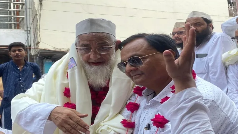 लखनऊ में निकला जुलूस-ए-मदहे सहाबा, दिखी गंगा जमुनी तहजीब