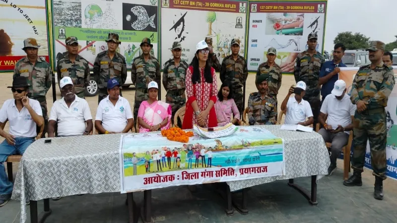 प्रयागराज : विश्व नदी दिवस पर चलाया स्वच्छता अभियान, किया जागरूक