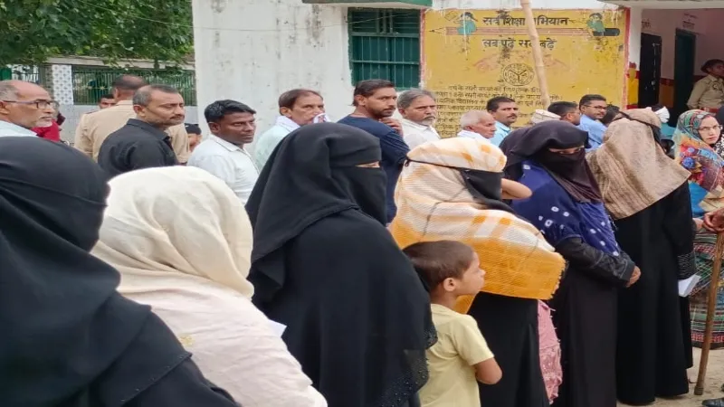 Ghosi by-election : नौ बजे तक 9.12 फीसदी हुआ मतदान, 455 केंद्र पर डाले जा रहे वोट 