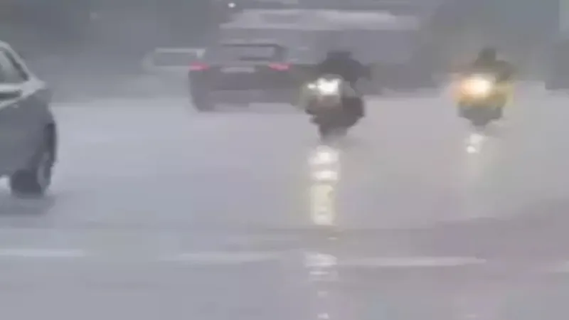 UP Weather news : कई जिलों में बारिश की सम्भावना, तापमान में आएगी गिरावट 