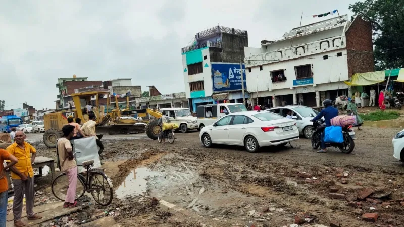 लखनऊ-पलिया हाई-वे पर हरदोई में फिर लगा लम्बा जाम, दो घंटे तक रेंगती रही गाड़ियां 