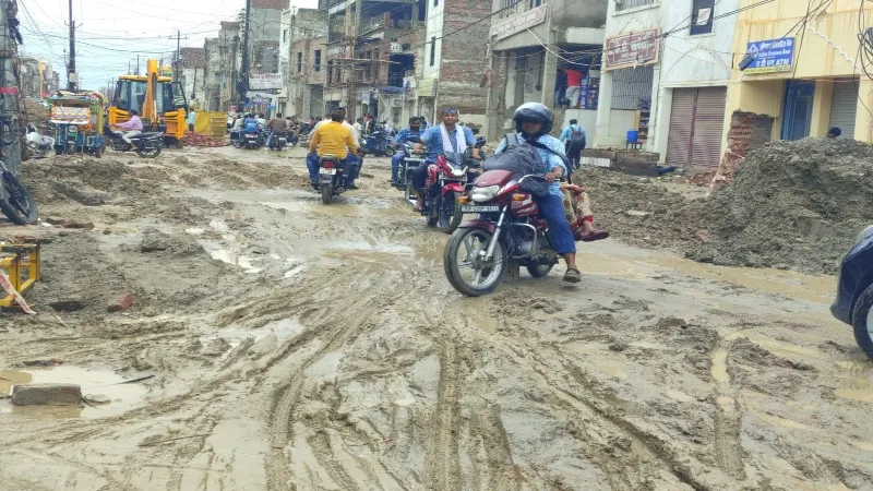 Ayodhya rain : फसलों को संजीवनी, शहर में जलभराव