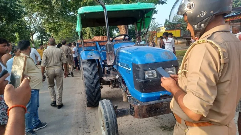 गोंडा : टेंपों को ट्रैक्टर ट्राली ने मारी टक्कर, एक की मौत