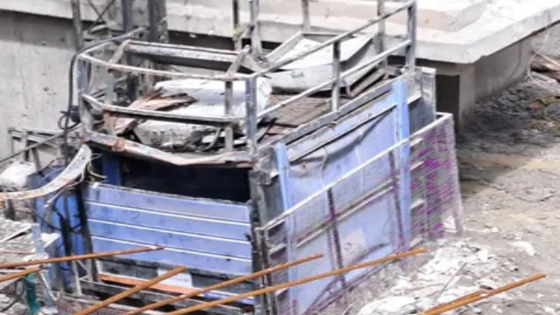 ग्रेटर नोएडा लिफ्ट हादसा : मृतकों की संख्या बढ़कर हुई 8, 25-25 लाख के मुआवजे की घोषणा  