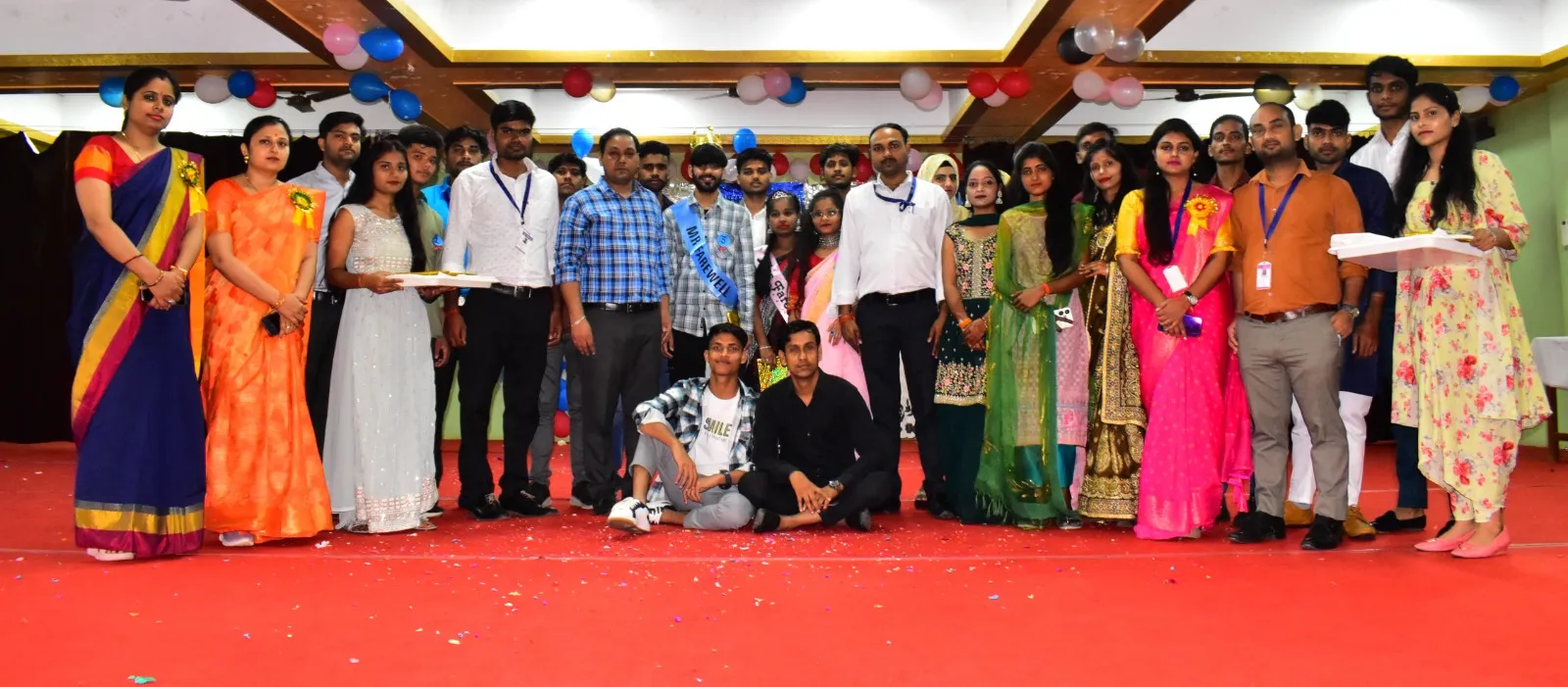 बरेली: मिस्टर फेयरवेल मंगल और मिस फेयरवेल बनीं संजना